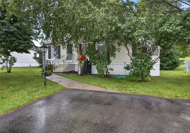 2nd image of 27 Morgans Run, Clifton Springs, NY 14432 | MLS# R1693726