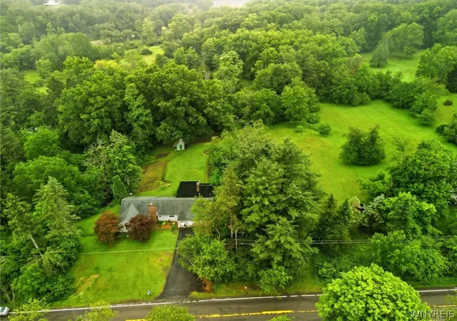 3rd image of 2077 Blakeley Rd, East Aurora, NY 14052 | MLS# B1689863