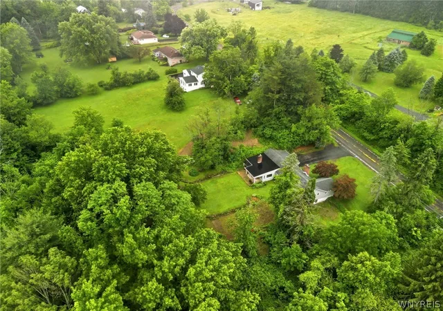 4th image of 2077 Blakeley Rd, East Aurora, NY 14052 | MLS# B1689863