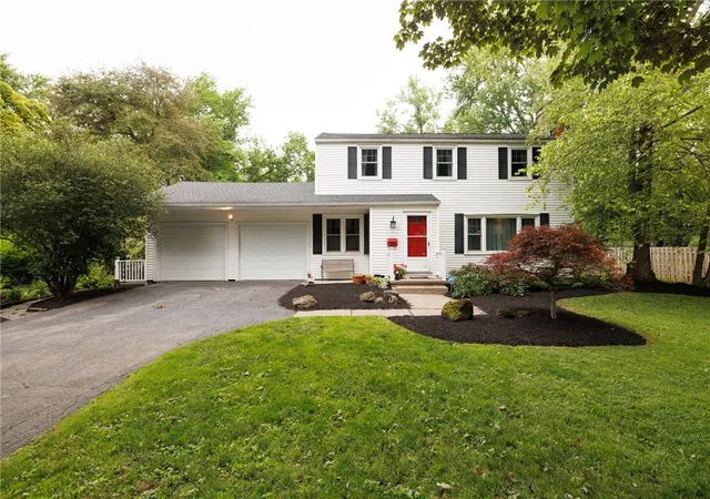Homes for sale in Penfield, NY | 11 Colonial Dr, Penfield, NY 14526 | MLS# R1694155