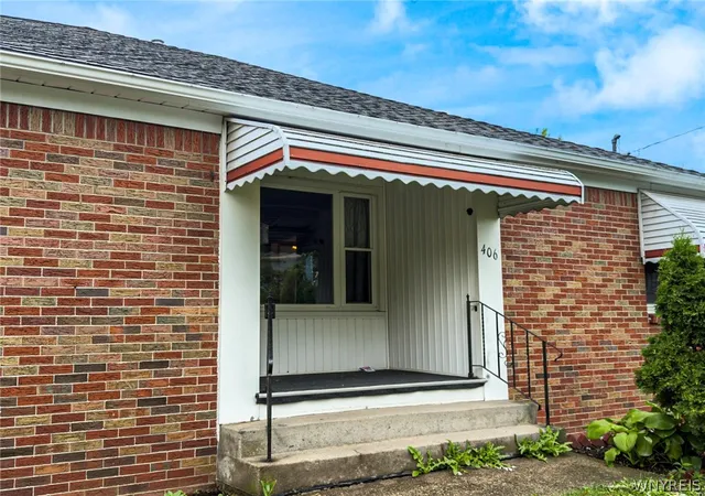 Photo 4 of Sale Pending at 406 Callodine Ave, Buffalo, NY 14226 | MLS# B1694042 | Listing updated on 2026-08-03