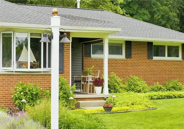 2nd image of 175 Longview Dr, Webster, NY 14580 | MLS# R1694112