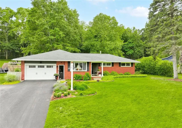 3rd image of 175 Longview Dr, Webster, NY 14580 | MLS# R1694112