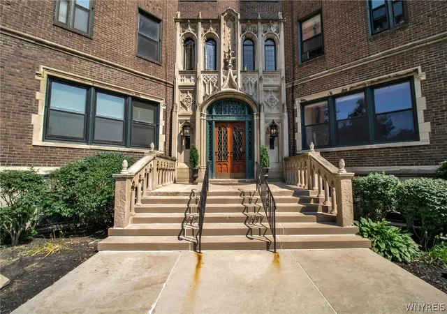 2nd image of 800 W Ferry St #3B, Buffalo, NY 14222 | MLS# B1693362