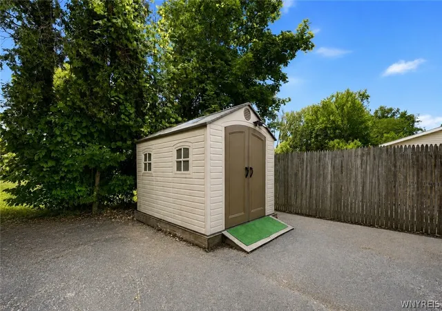 Homes for sale in North Tonawanda, NY | 1422 Payne Ave, North Tonawanda, NY 14120 | MLS# B1693468
