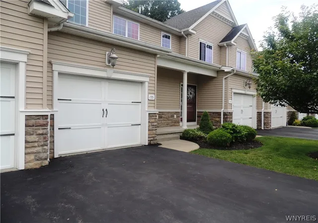 Homes for sale in Lancaster, NY | 155 Slate Bottom Dr, Lancaster, NY 14043 | MLS# B1693975