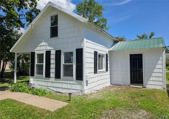 2nd image of 1212 Vienna Rd, Sylvan Beach, NY 13157 | MLS# S1694135