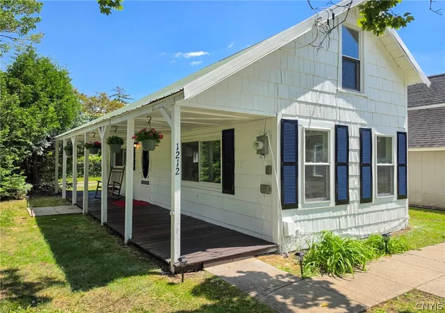 Photo 3 of Single family home for sale at 1212 Vienna Rd, Sylvan Beach, NY 13157 | MLS# S1694135 | Listing updated on 2026-08-03