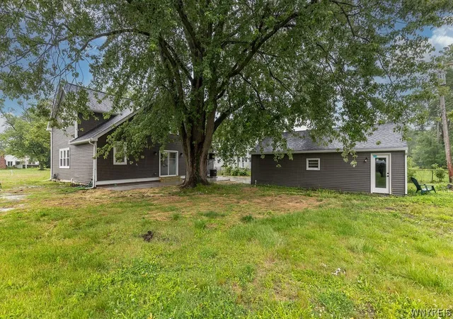 2nd image of 3046 Westwood Dr, Grand Island, NY 14072 | MLS# B1693278