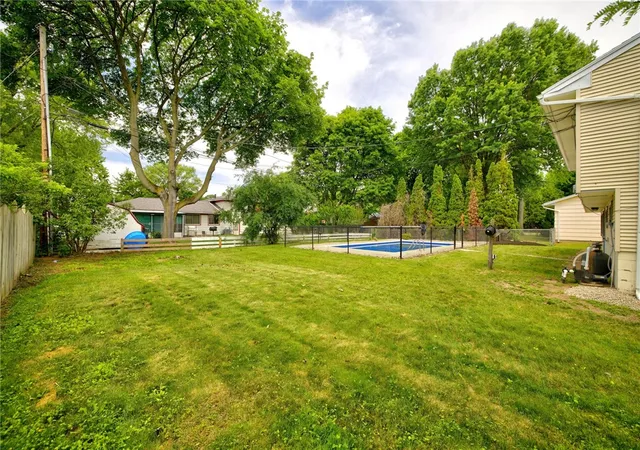 Photo 3 of Sale Pending at 37 Ledgewood Cir, Rochester, NY 14615 | MLS# R1694253 | Listing updated on 2026-07-21