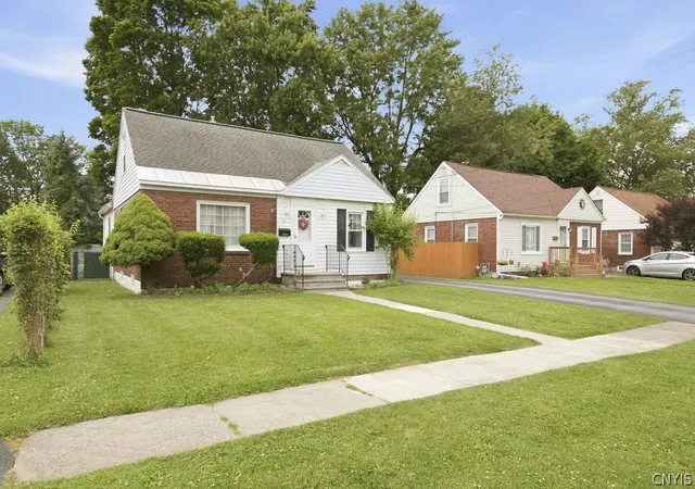 1st image of 221 Beechwood Ave, Liverpool, NY 13088 | MLS# S1694088