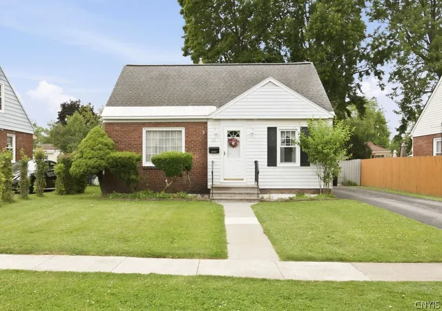2nd image of 221 Beechwood Ave, Liverpool, NY 13088 | MLS# S1694088