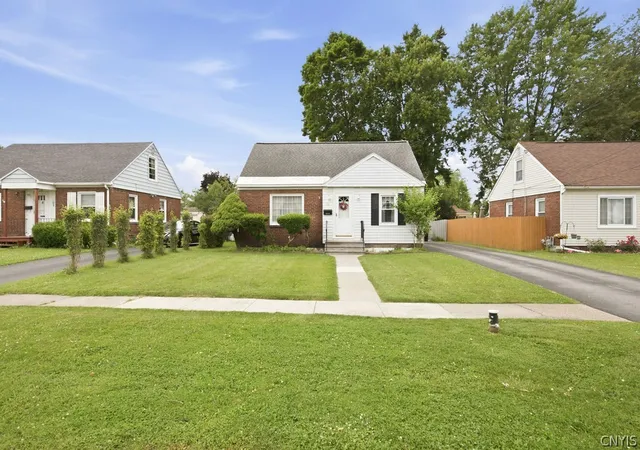 3rd image of 221 Beechwood Ave, Liverpool, NY 13088 | MLS# S1694088
