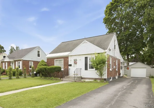 4th image of 221 Beechwood Ave, Liverpool, NY 13088 | MLS# S1694088