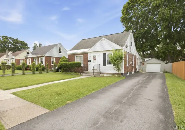 5th image of 221 Beechwood Ave, Liverpool, NY 13088 | MLS# S1694088