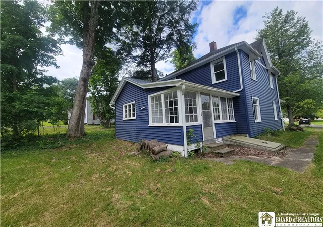 3rd image of 153 Lakeview Ave, Busti, NY 14750 | MLS# R1693568