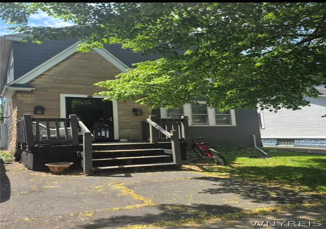 Homes for sale in Tonawanda, NY | 32 Lasalle Ave, Tonawanda, NY 14217 | MLS# B1693313