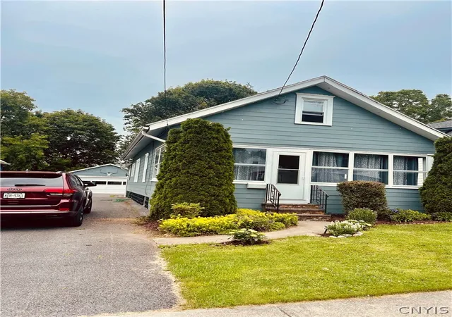 1st image of 223 Cloveridge Dr, Syracuse, NY 13206 | MLS# S1694347