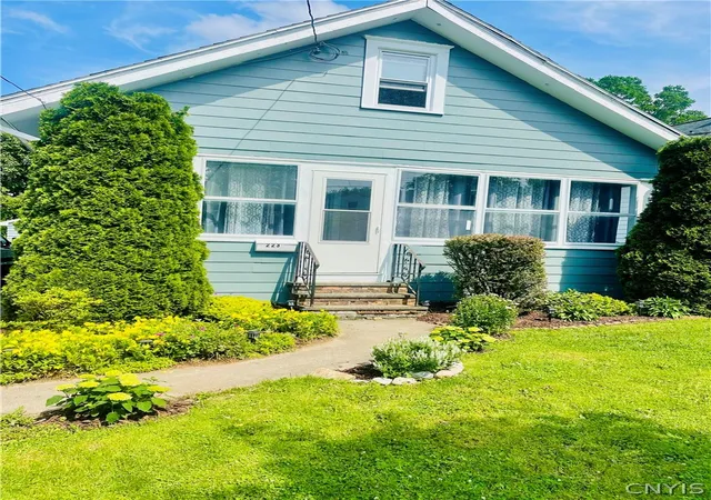 2nd image of 223 Cloveridge Dr, Syracuse, NY 13206 | MLS# S1694347