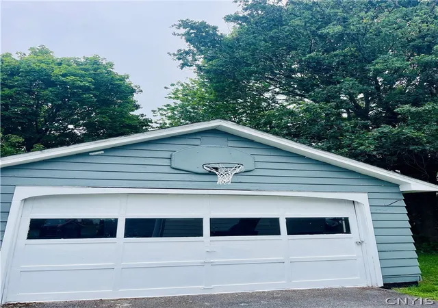 3rd image of 223 Cloveridge Dr, Syracuse, NY 13206 | MLS# S1694347