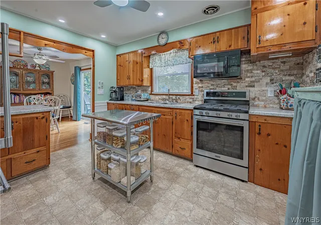 Photo 3 of Sale Pending at 141 Elizabeth St, Medina, NY 14103 | MLS# B1694259 | Listing updated on 2026-07-29