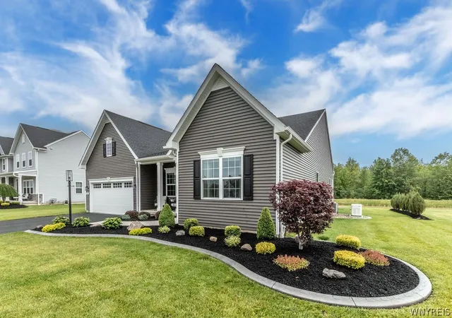 3rd image of 4945 Brauer Dr, Lockport, NY 14094 | MLS# B1693231