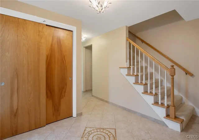 Photo 4 of Sale Pending at 102 Croyden Ln, Syracuse, NY 13224 | MLS# S1693350 | Listing updated on 2026-07-19