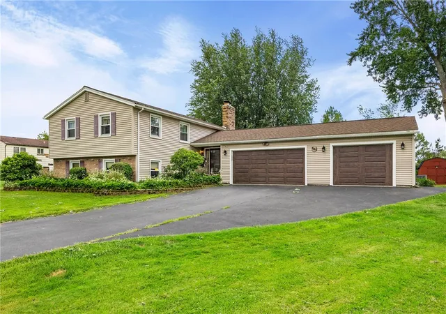 3rd image of 1140 Willits Rd, Ontario, NY 14519 | MLS# R1694311