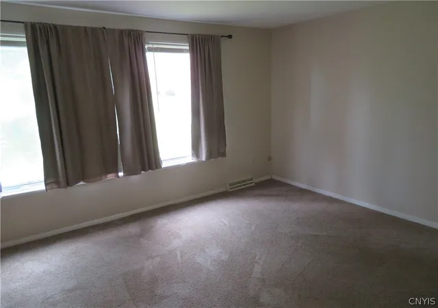 Listing Photo 2 - Condo for sale in building located at 101 Chestnut Hls, New Hartford, NY 13413 - Unit #
