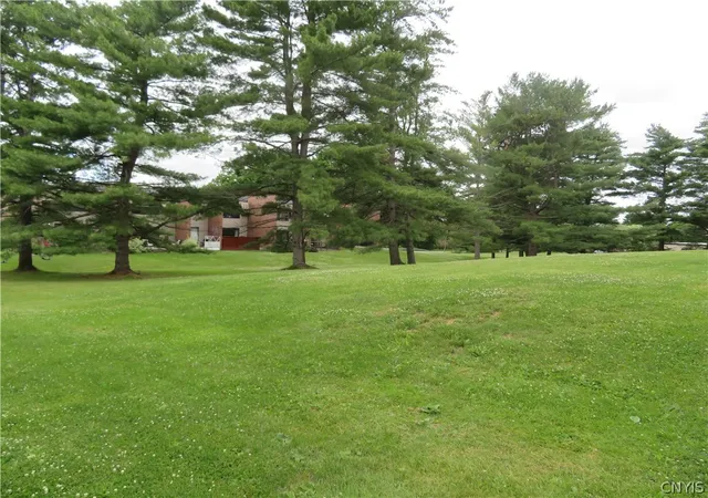 Listing Photo 5 - Condo for sale in building located at 101 Chestnut Hls, New Hartford, NY 13413