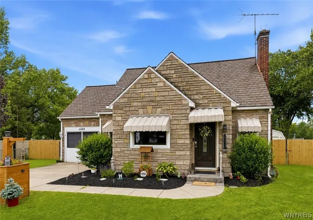 2nd image of 6888 Sy Rd, Wheatfield, NY 14304 | MLS# B1694326