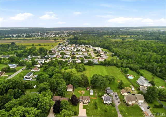 34th image of 6888 Sy Rd, Wheatfield, NY 14304 | MLS# B1694326