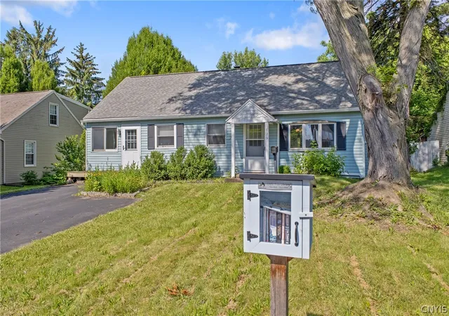 3rd image of 125 Circle Rd, Salina, NY 13212 | MLS# S1688710