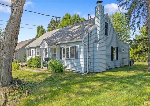 4th image of 125 Circle Rd, Salina, NY 13212 | MLS# S1688710