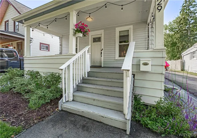 2nd image of 29 E Felton St, North Tonawanda, NY 14120 | MLS# B1693955
