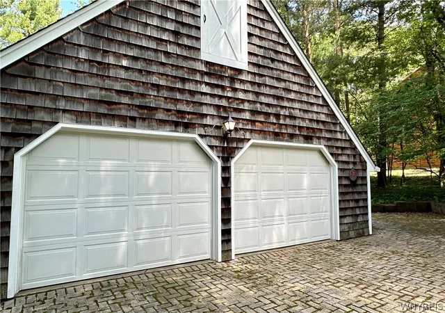 2nd image of 40 Tanglewood Dr W, Orchard Park, NY 14127 | MLS# B1694455