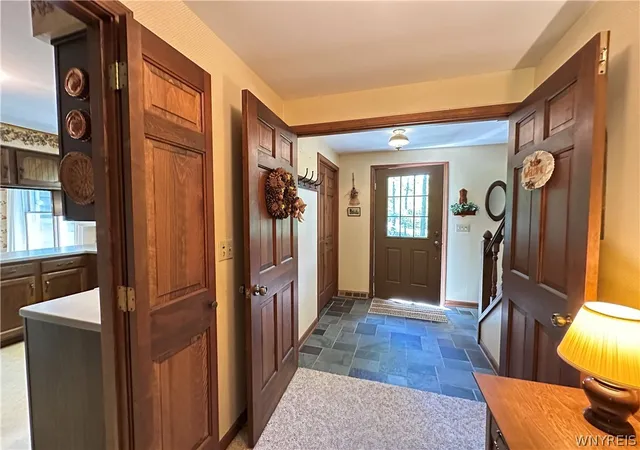 5th image of 40 Tanglewood Dr W, Orchard Park, NY 14127 | MLS# B1694455