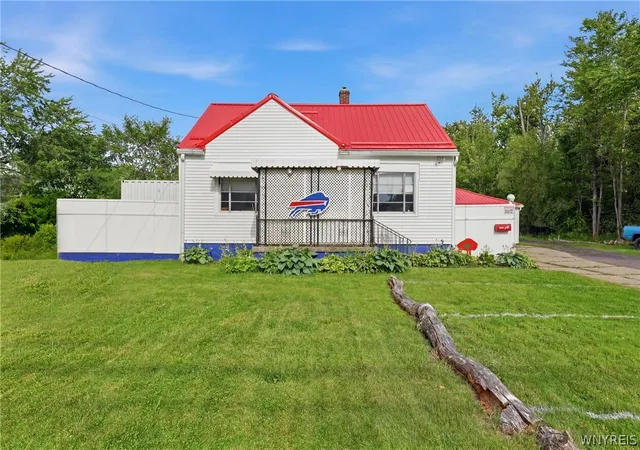 1st image of 4317 Abbott Rd, Orchard Park, NY 14127 | MLS# B1693697