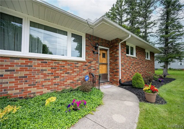 2nd image of 178 Bigelow Pl, Depew, NY 14043 | MLS# B1694452