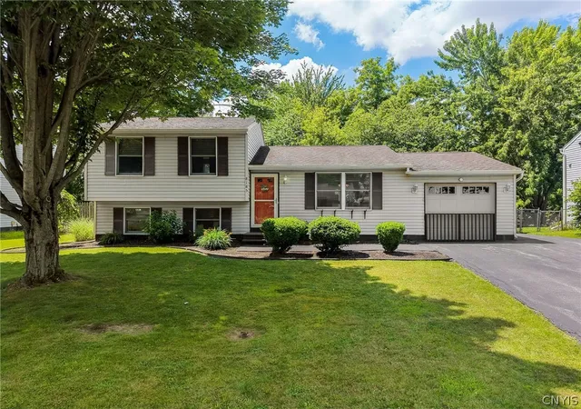 Homes for sale in Clay, NY | 8185 Capricorn Dr, Clay, NY 13090 | MLS# S1694475