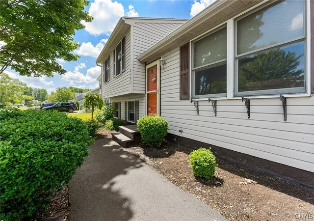 Homes for sale in Clay, NY | 8185 Capricorn Dr, Clay, NY 13090 | MLS# S1694475