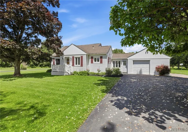 2nd image of 6158 Broadway St, Lancaster, NY 14086 | MLS# B1693826