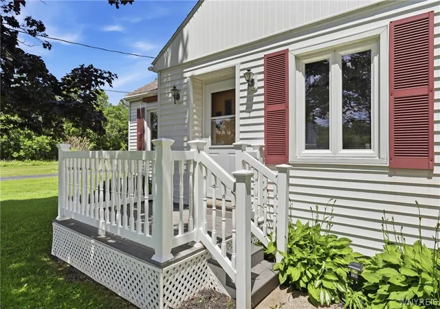3rd image of 6158 Broadway St, Lancaster, NY 14086 | MLS# B1693826