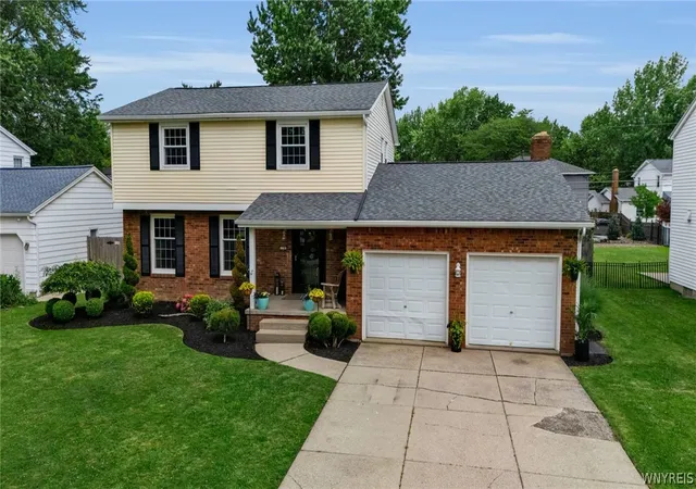 Homes for sale in Amherst, NY | 138 Pin Oak Dr Dr, Amherst, NY 14221 | MLS# B1694495