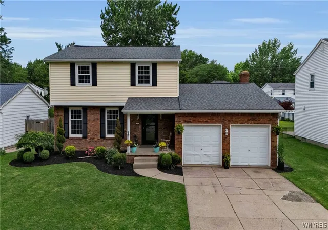 Homes for sale in Amherst, NY | 138 Pin Oak Dr Dr, Amherst, NY 14221 | MLS# B1694495