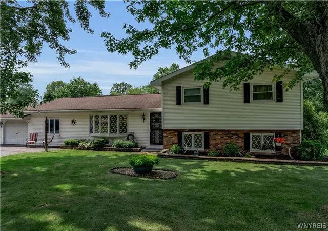 2nd image of 6925 Ridge Rd, Lockport, NY 14094 | MLS# B1694617