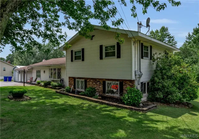 3rd image of 6925 Ridge Rd, Lockport, NY 14094 | MLS# B1694617