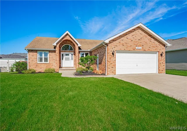 1st image of 6926 Rebecca Dr, Wheatfield, NY 14304 | MLS# B1694252