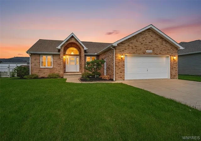 3rd image of 6926 Rebecca Dr, Wheatfield, NY 14304 | MLS# B1694252