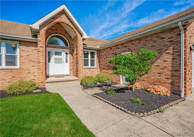 4th image of 6926 Rebecca Dr, Wheatfield, NY 14304 | MLS# B1694252